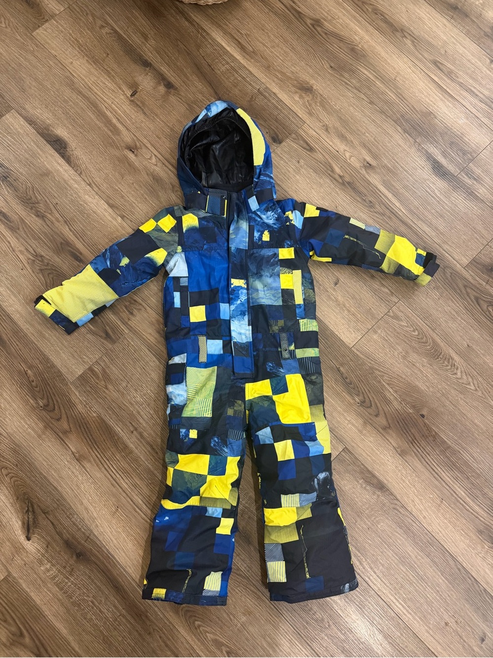 SMN girls/boys snowsuit 5T Excellent Condition smaining zip up hood